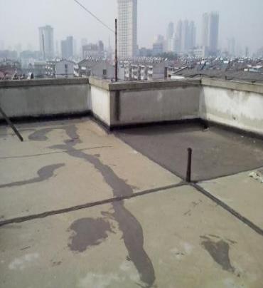 茂县漏水维修 楼顶漏水是什么原因，楼顶漏水维修方法是什么?